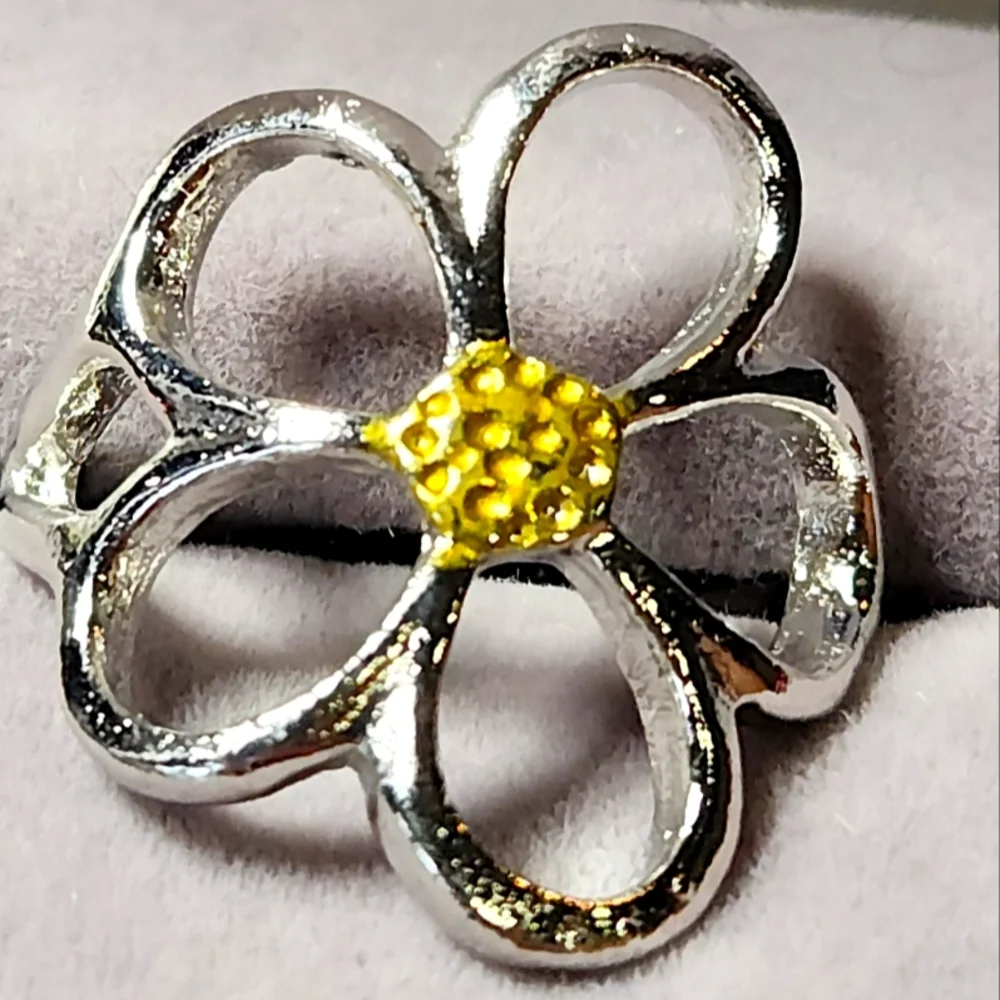 Gorgeous Adjustable Silver and Gold Plated Flower Ring Size 6